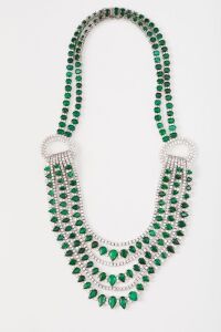AN EMERALD AND DIAMOND NECKLACE