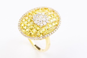 A YELLOW SAPPHIRE AND DIAMOND RING