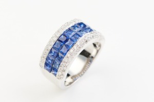 A SAPPHIRE AND DIAMOND ETERNITY RING