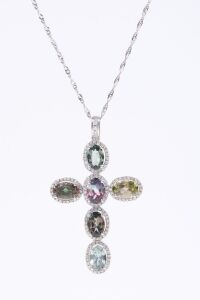 A TOURMALINE AND DIAMOND PENDANT NECKLACE