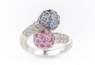 A PINK AND BLUE SAPPHIRE CROSSOVER RING