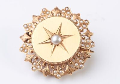AN ANTIQUE FRENCH PEARL BROOCH