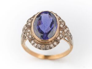 A VINTAGE IOLITE AND DIAMOND RING