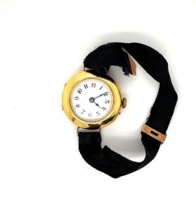 A LADIES MANUAL WIND WRISTWATCH