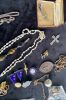 A COLLECTION OF ASSORTED VINTAGE JEWELLERY - 3