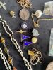 A COLLECTION OF ASSORTED VINTAGE JEWELLERY - 4