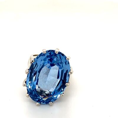 A TOPAZ AND DIAMOND DRESS RING