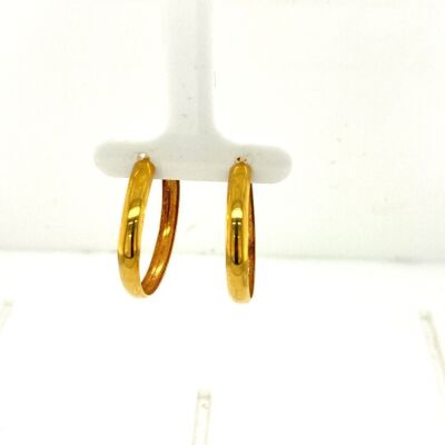 A PAIR OF HOOP EARRINGS