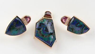 A BESPOKE CHRYSOCOLLA AND TOURMALINE SUITE