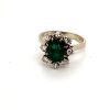 AN EMERALD AND DIAMOND CLUSTER RING - 4