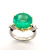 A FINE COLUMBIAN EMERALD AND DIAMOND RING - 10