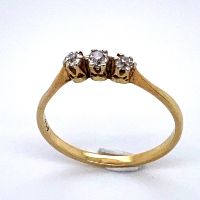 A THREE STONE DIAMOND RING