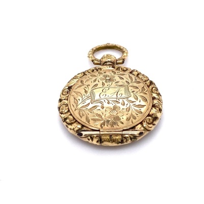 AN ANTIQUE LOCKET