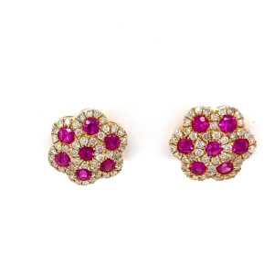 A PAIR OF PINK SAPPHIRE AND DIAMOND CLUSTER STUD EARRINGS