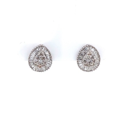 A PAIR OF DIAMOND CLUSTER STUD EARRINGS