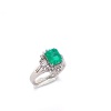 AN EMERALD AND DIAMOND RING - 4