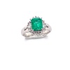 AN EMERALD AND DIAMOND RING - 5