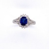 A SAPPHIRE AND DIAMOND CLUSTER RING - 3