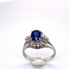 A SAPPHIRE AND DIAMOND CLUSTER RING - 5