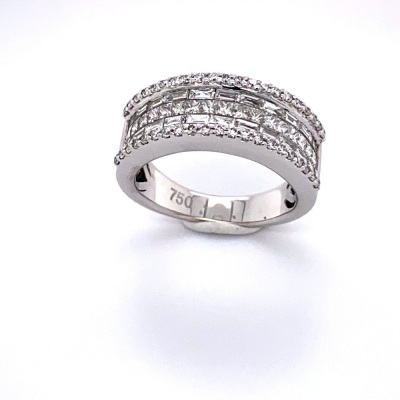 AN ILLUSION SET DIAMOND RING