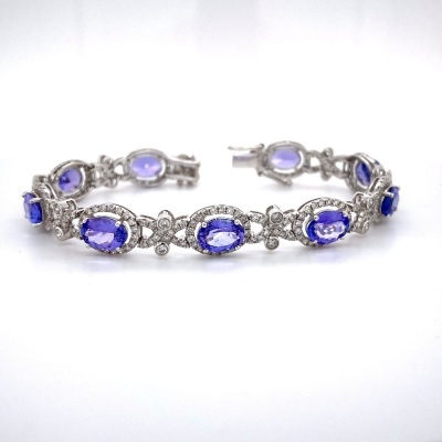 A TANZANITE AND DIAMOND BRACELET