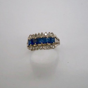 A SAPPHIRE AND DIAMOND THREE ROW RING