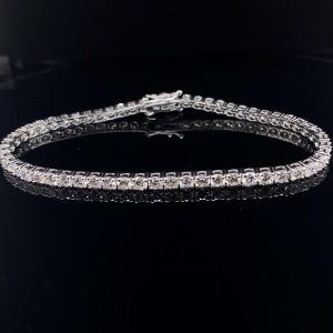 A TENNIS DIAMOND BRACELET