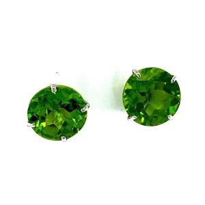 A PAIR OF PERIDOT EARRINGS