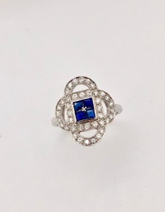 A SAPPHIRE AND DIAMOND DRESS RING