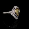 A YELLOW DIAMOND AND SAPPHIRE RING - 3