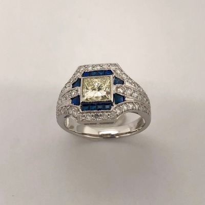 A DIAMOND AND SAPPHIRE RING