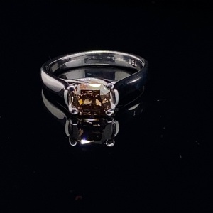 A SOLITAIRE COLOURED DIAMOND RING