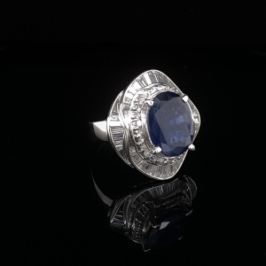 A SAPPHIRE AND DIAMOND DRESS RING