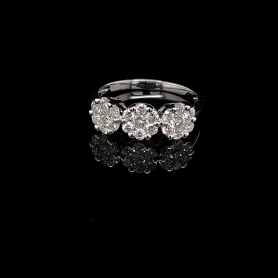 A TRIPLE CLUSTER DIAMOND RING