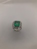 A COLOMBIAN EMERALD AND DIAMOND CLUSTER RING - 2