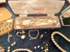 A COLLECTION OF ASSORTED JEWELLERY - 3