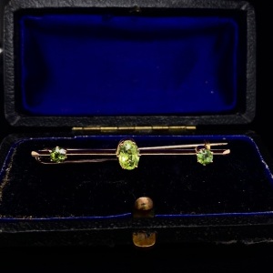 ANTIQUE GEM SET BROOCH