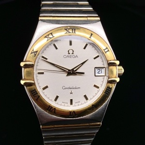 AN OMEGA CONSTELLATION WRISTWATCH