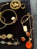 A COLLECTION OF ASSORTED JEWELLERY - 5