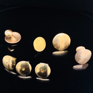 THREE MATCHING AND FOUR ASSORTED GOLD SHIRT STUDS