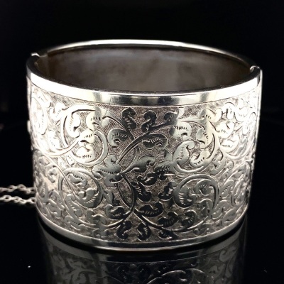 A VICTORIAN SILVER BANGLE