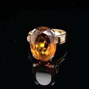 A VINTAGE CITRINE GOLD DRESS RING