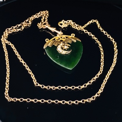 An ANTIQUE JADE PENDANT NECKALCE