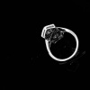 A DIAMOND AND SAPPHIRE RING - 6