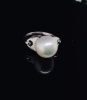A DIAMOND AND SOUTH SEA PEARL RING - 4