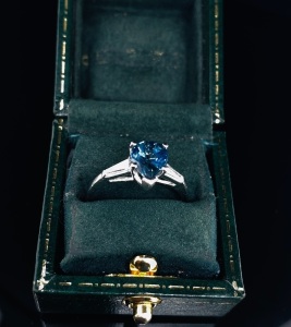 A VINTAGE SAPPHIRE AND DIAMOND RING