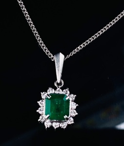 A COLOMBIAN EMERALD AND DIAMOND PENDANT NECKLACE