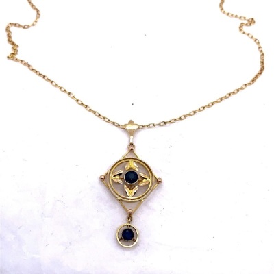 AN EDWARDIAN PENDANT NECKLACE