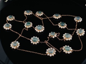 A JADE AND PEARL NECKLACE