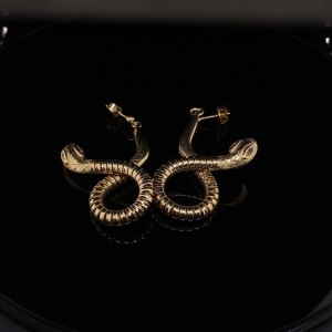 A PAIR OF GOLD EARRINGS